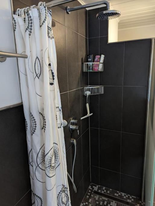 Ferienwohnung Philippi - Moselblick Mit Grosser Dachterrasse, 75 Qm, Hunde Willkommen Mehring  Bagian luar foto